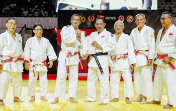 Penyematan Sabuk Hitam Judo Kepada Kapolri Saat Momentum Hari Ulta Bhayangkara Ke-77