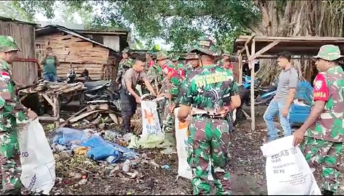 Bebas Dari Sampah, Personil TNI Kodim Belu Bersihkan Sampah Di Pasar Beabuk