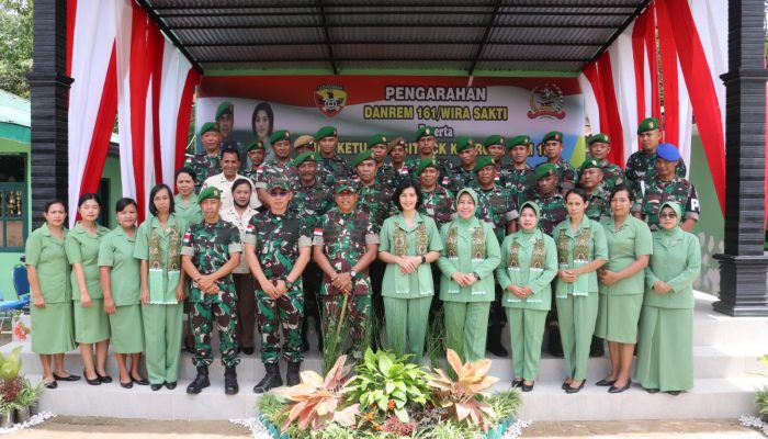 Kunjungi Belu, Danrem 161/Ws Berikan Pengarahan Kepada Anggota TNI,PNS dan Persit Kodim Belu