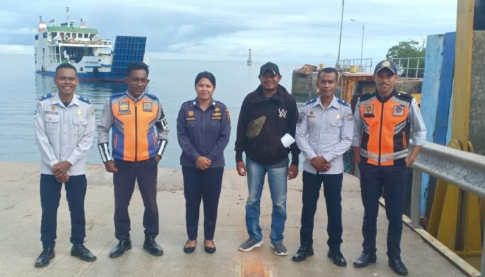 Personil Kodim 1605/Belu Dan Pos-AL Atapupu Bersinergi Dengan Dishub Propinsi Lakukan Pengamanan Di Pelabuhan Teluk Gurita