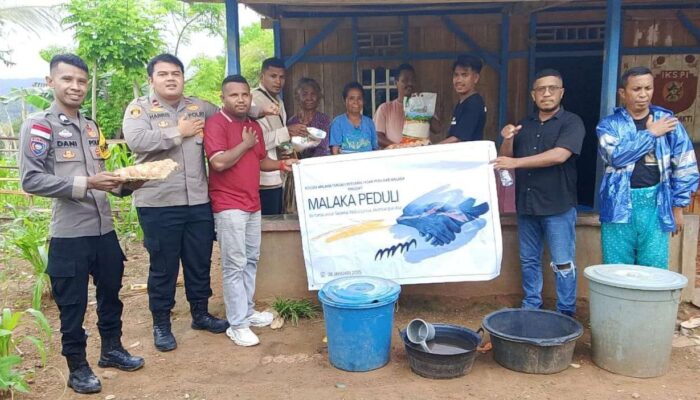 Aksi Kasih Polsek Malaka Tengah Gandeng Wartawan Malaka Hari Ke-dua Tetap Berjalan Meski Diguyur Hujan