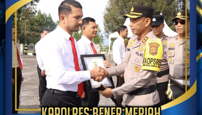 Wujud Kepedulian Terhadap Kinerja Anggota, Kapolres Bener Meriah Beri Penghargaan Terhadap Personel Yang Berprestasi