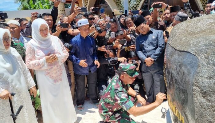 Panglima TNI Resmikan Masjid Jami Ar-Rohman Dan Membagikan Bantuan Sosial Kepada Masyarakat